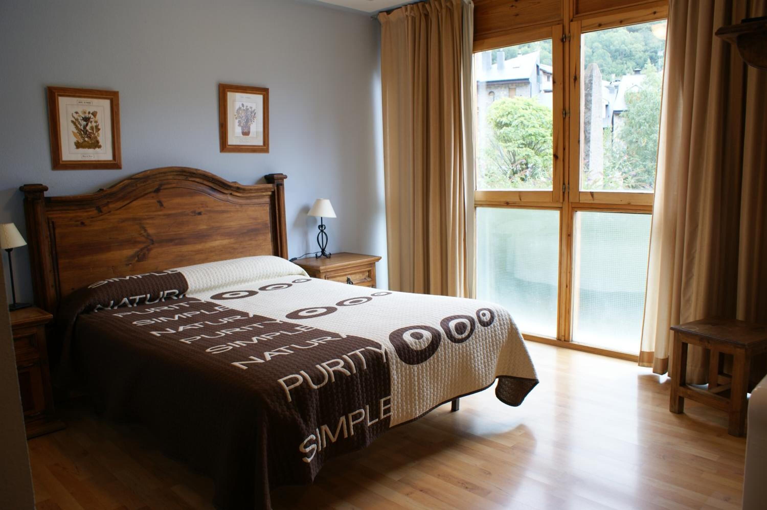 minibar, desk, free wifi