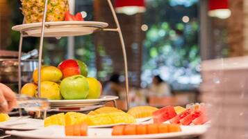 Free daily buffet breakfast
