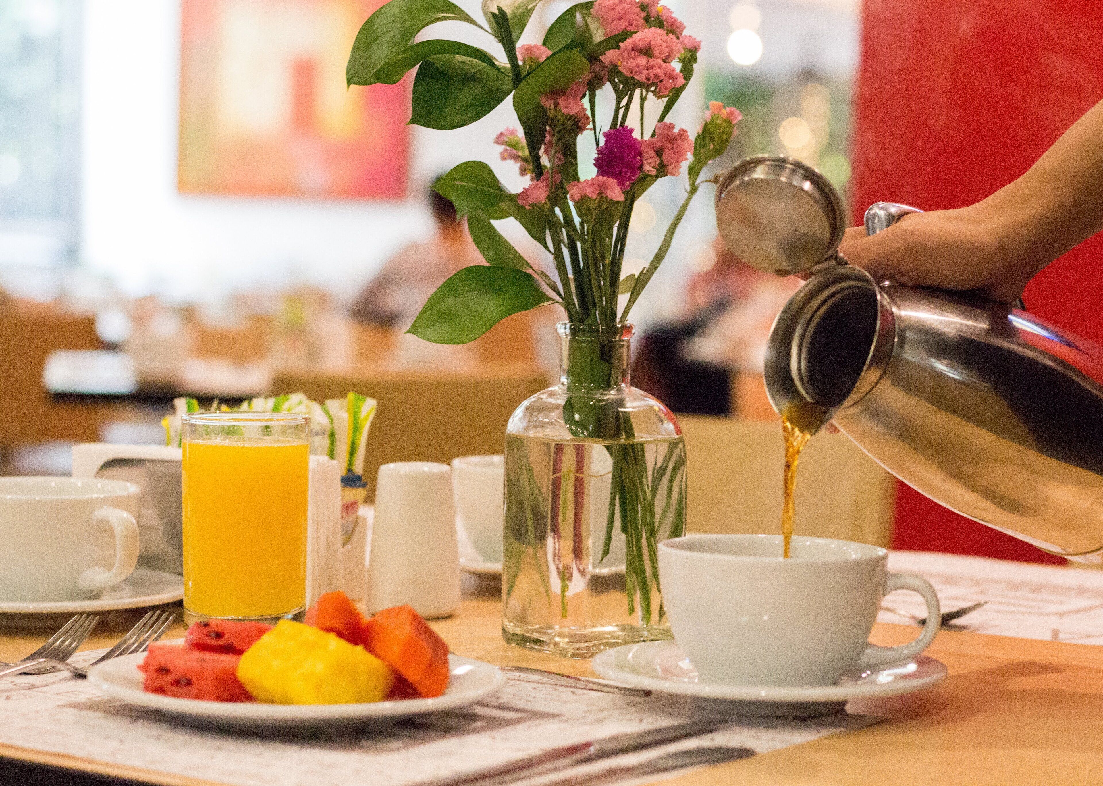 Buffet déjeuner gratuit tous les jours