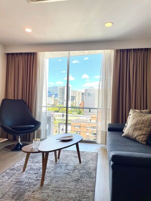 Suite – deluxe, 1 queensize-seng med sovesofa | Sengetøy av topp kvalitet, dundyner, safe på rommet og skrivebord