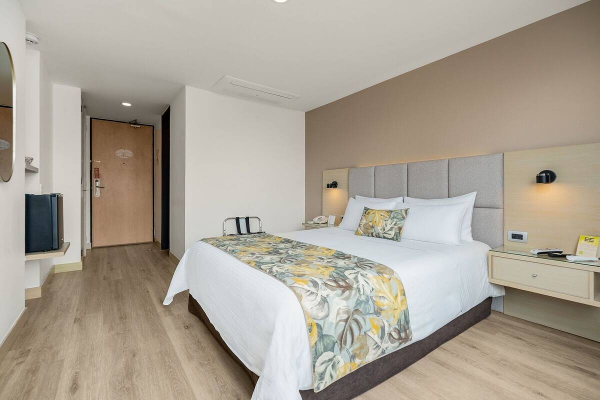 Premium bedding, down duvets, minibar, in-room safe