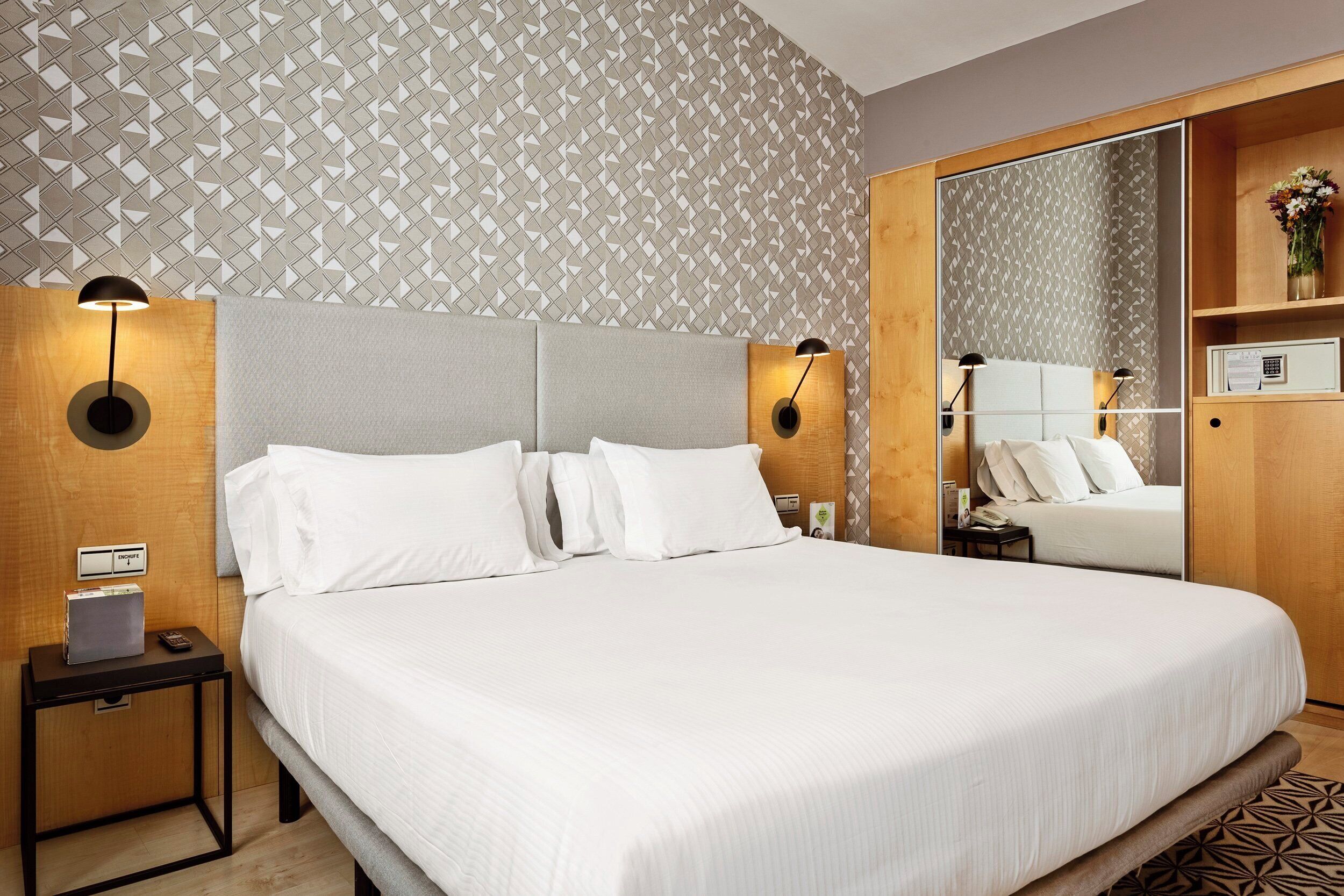 Superior tweepersoonskamer (Boutique) | Een minibar, een kluis op de kamer, een bureau