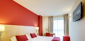 Minibar, in-room safe, desk, iron/ironing board