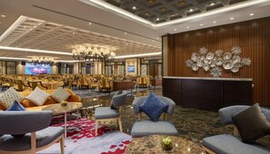 4 restaurants, breakfast, lunch, dinner served; sushi - One World Hotel (Petaling Jaya)