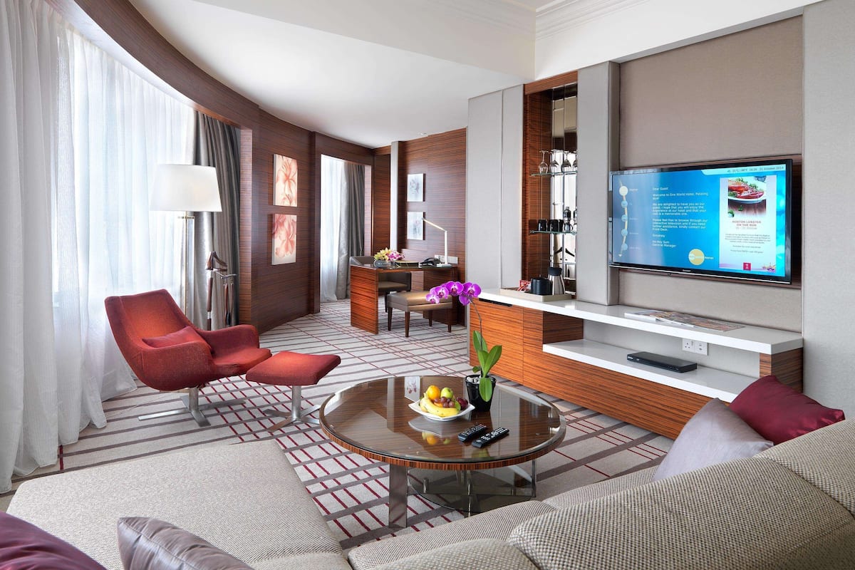 Junior Suite | Premium bedding, down comforters, free minibar items, in-room safe