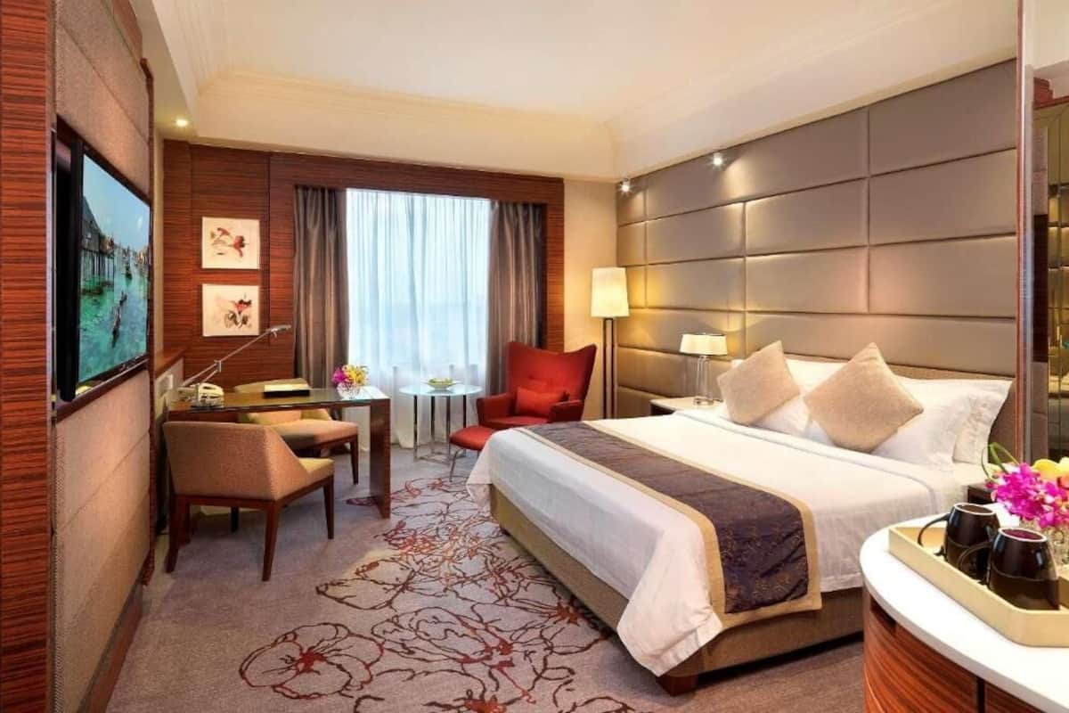 Premium bedding, down comforters, free minibar items, in-room safe