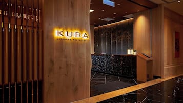4 restaurants; breakfast, lunch and dinner served