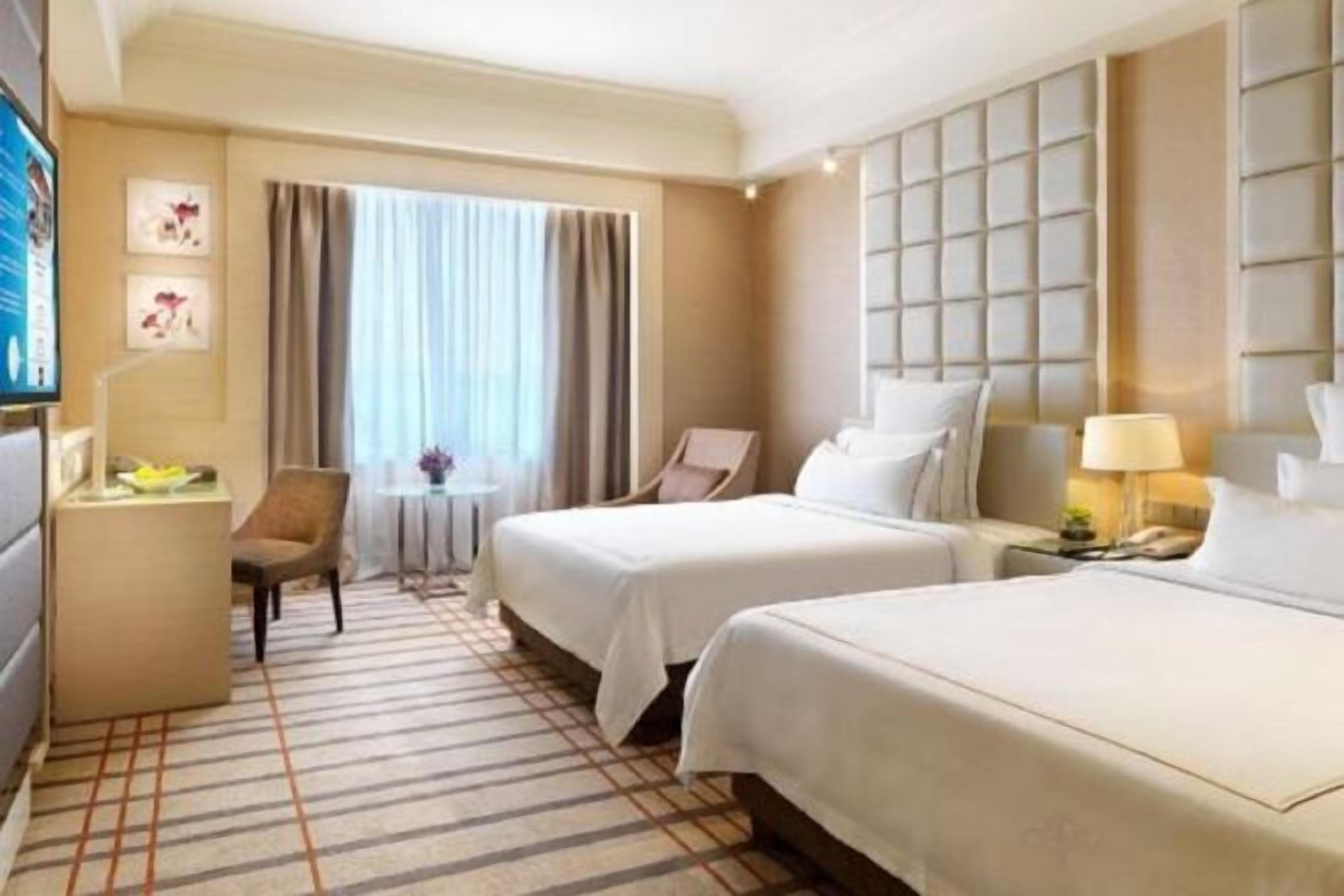 Premium bedding, down duvets, free minibar items, in-room safe