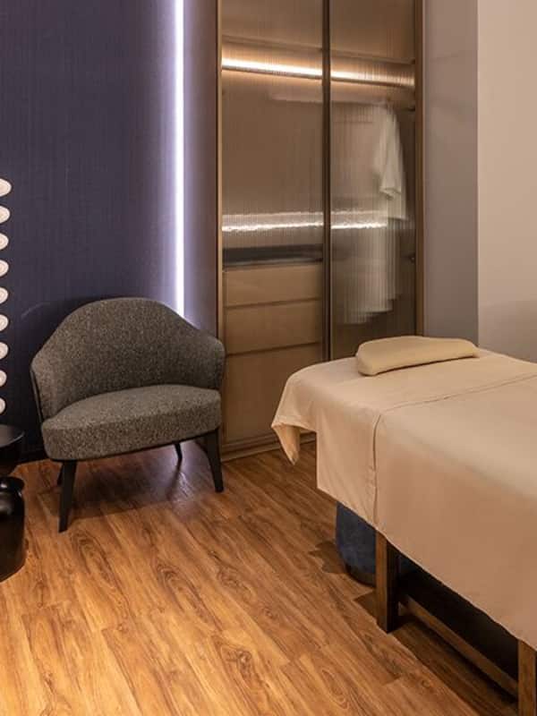 Couples treatment room(s), hot tub, hydrotherapy, aromatherapy