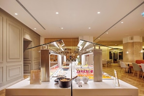 Free daily buffet breakfast