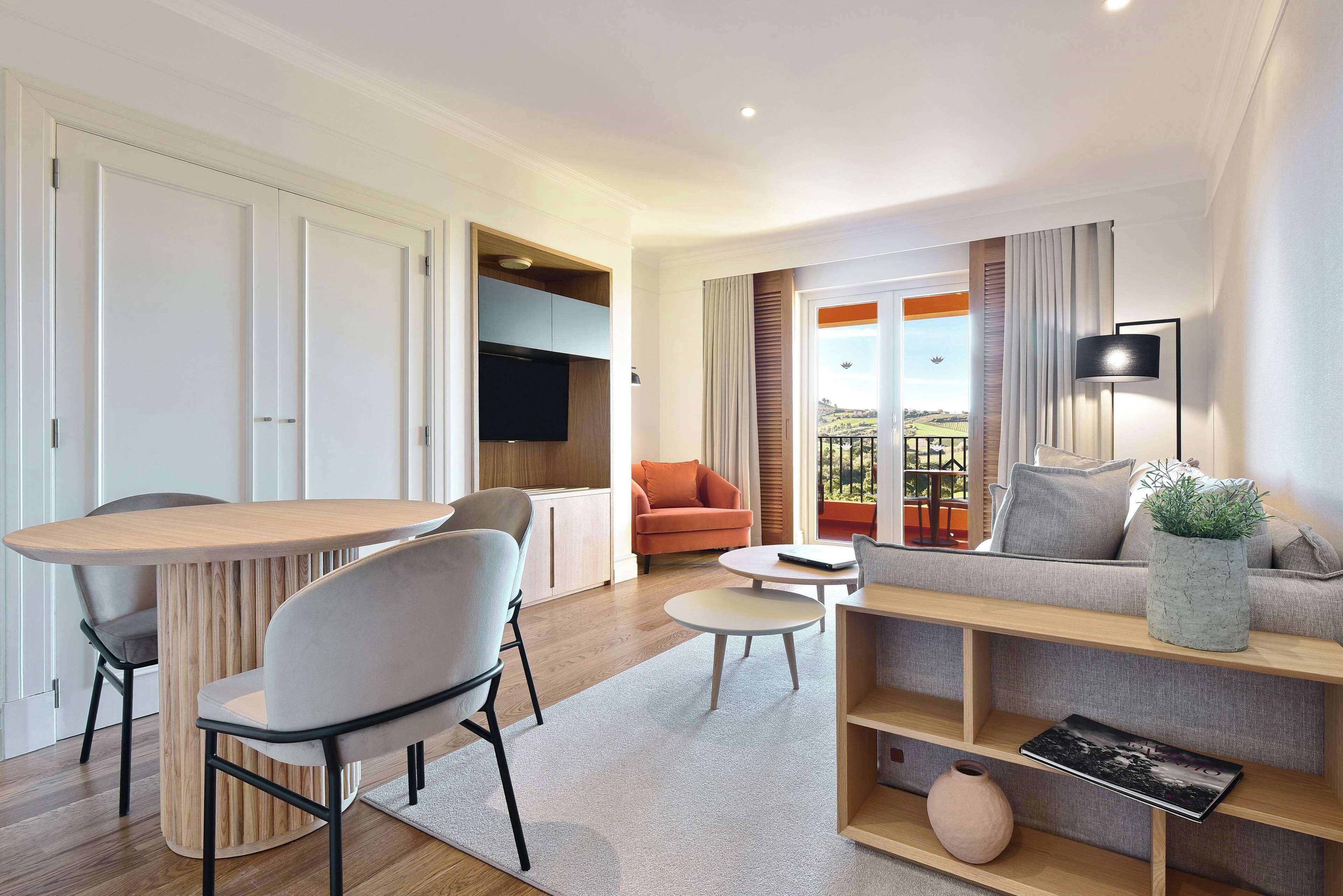 suite, 1 king bed, golf view (duplex) | 1 bedroom, in-room safe, blackout curtains, free wifi