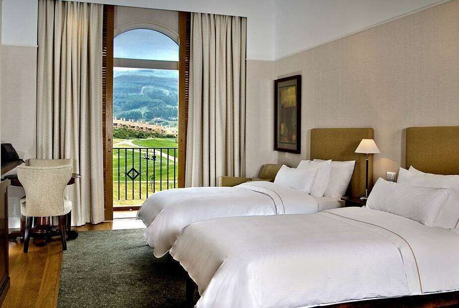 Premium Room, 2 Single Beds, Golf View | Fitness facility