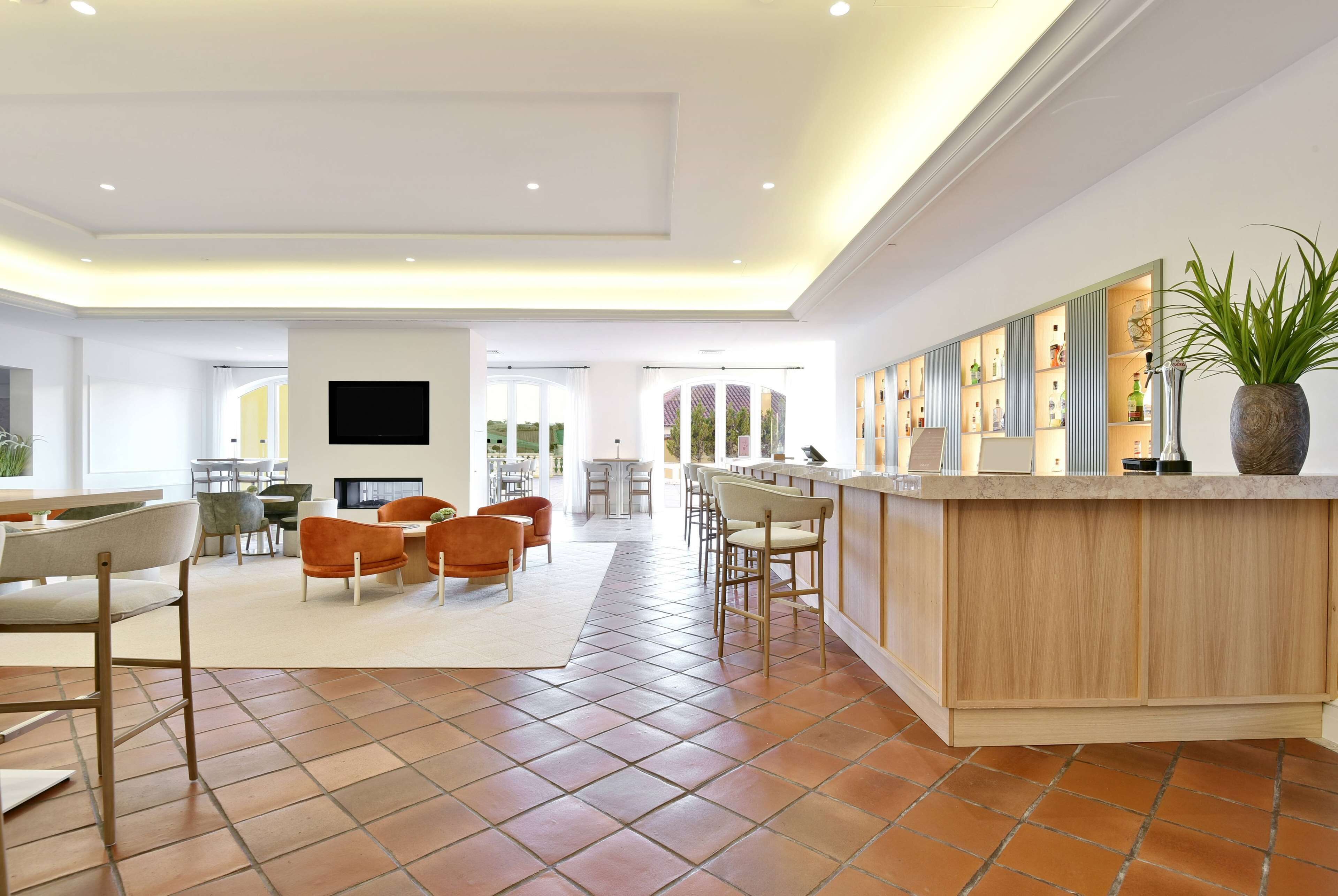 Lobby-lounge