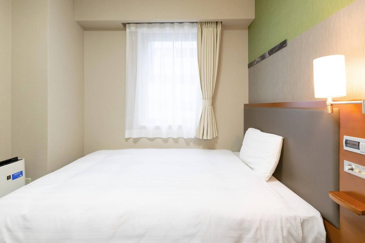 Room, 1 Double Bed, Non Smoking | Premium bedding, desk, blackout curtains, soundproofing