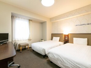 A hotel room with two single beds, a desk with a television, a small table, and a window with curtains. - Comfort Hotel Toyama (Toyama)