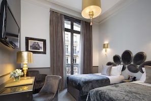 Klassieke kamer, balkon | Een minibar, een kluis op de kamer, verduisterende gordijnen