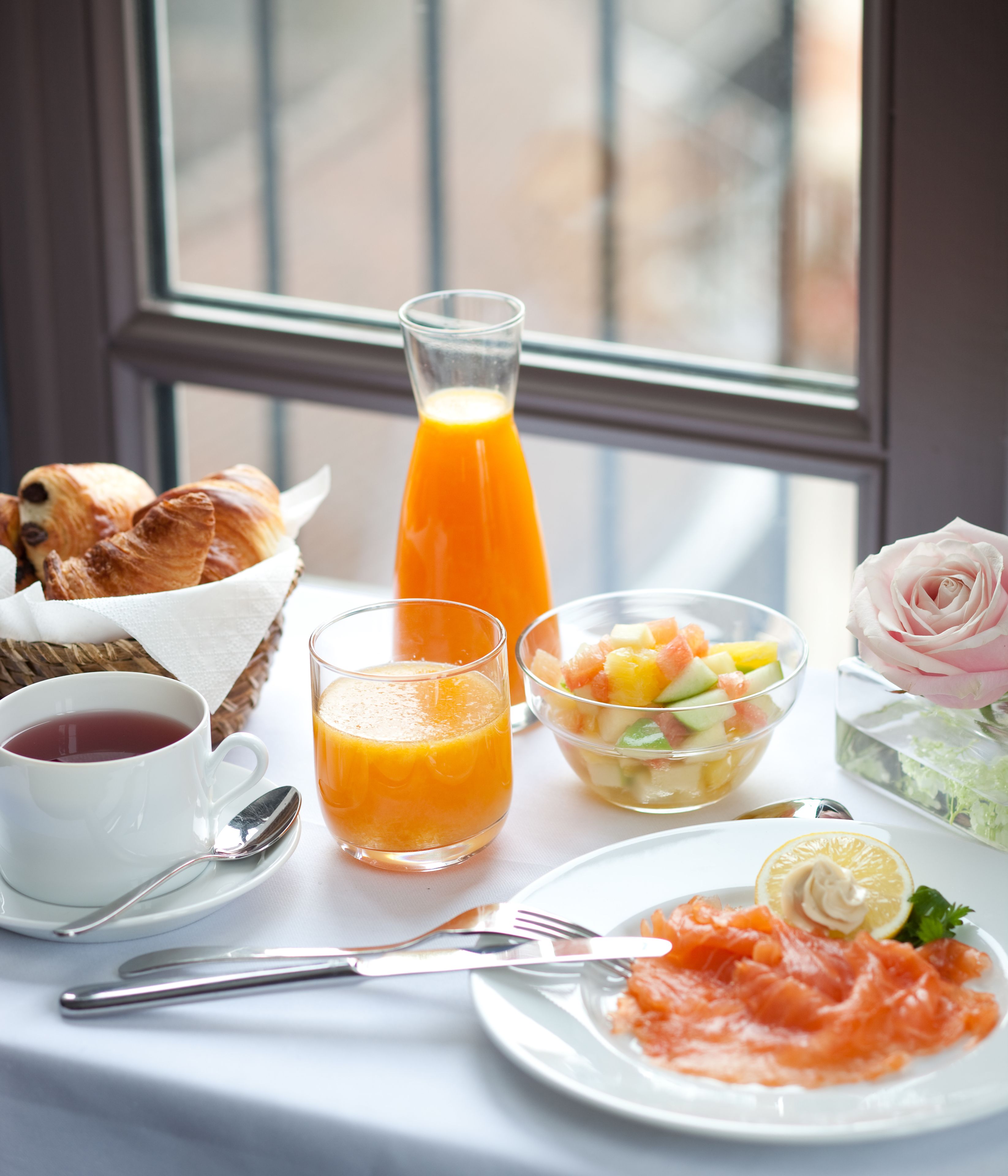 daily buffet breakfast (eur 25 per person)