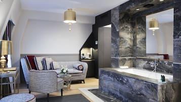 Duplex Balneo Suite | Bathroom | Free toiletries, hair dryer, bathrobes, slippers