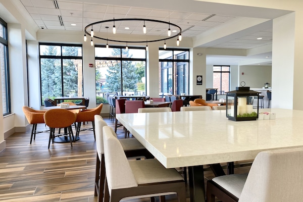 Breakfast and dinner served