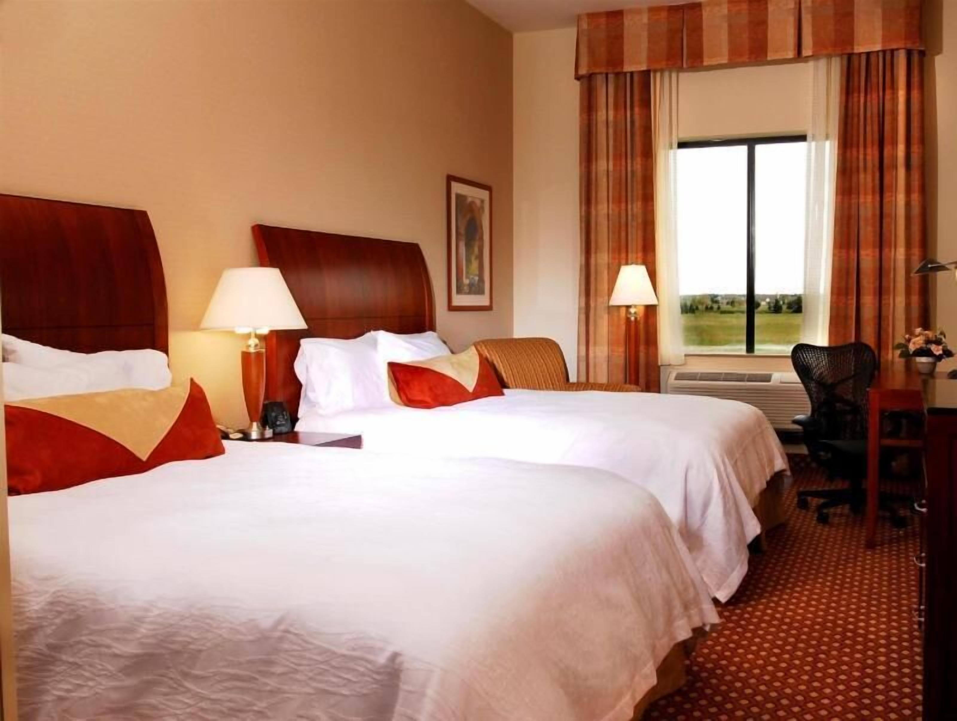 Premium bedding, in-room safe, desk, iron/ironing board