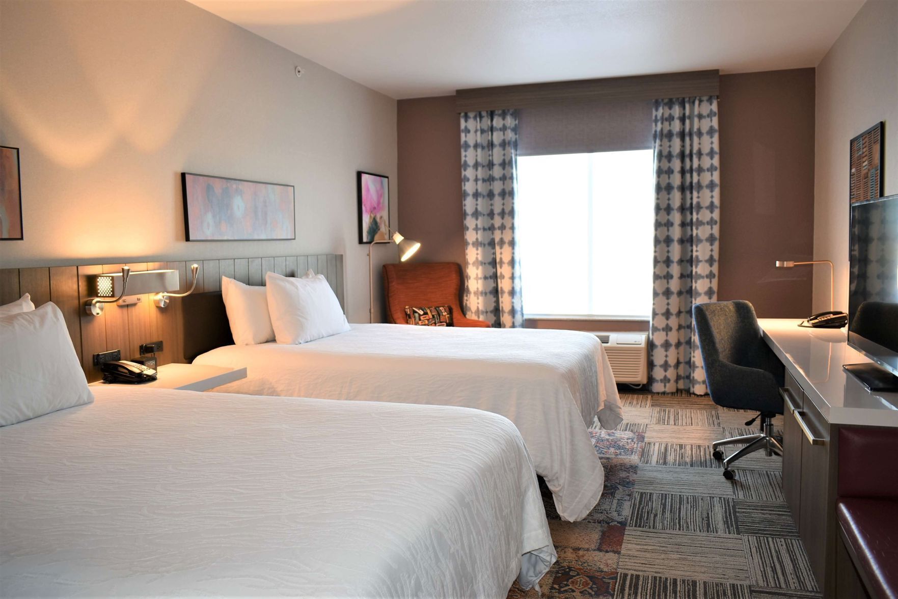 Premium bedding, in-room safe, desk, iron/ironing board
