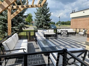 Terrace/patio - Hilton Garden Inn Oconomowoc (Oconomowoc)