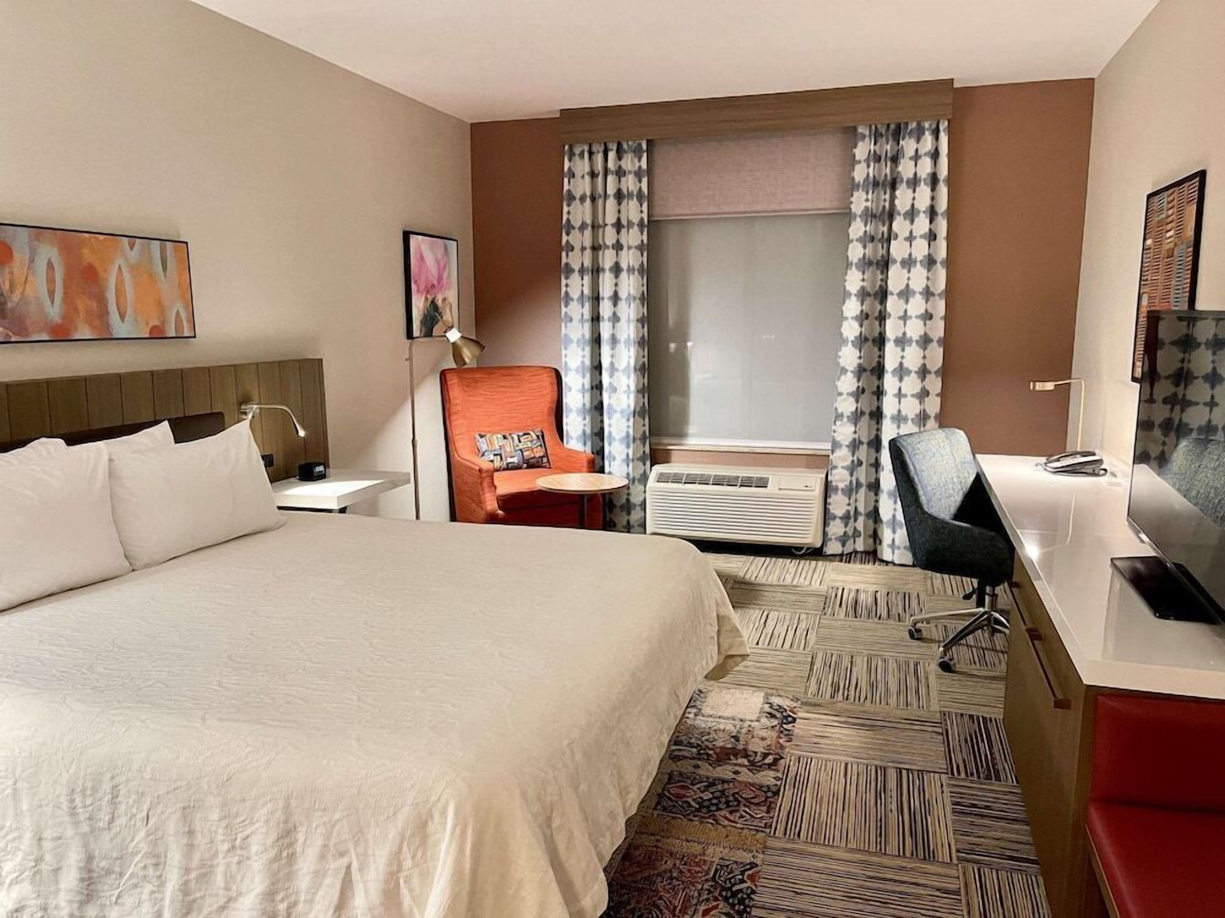 Premium bedding, in-room safe, desk, iron/ironing board