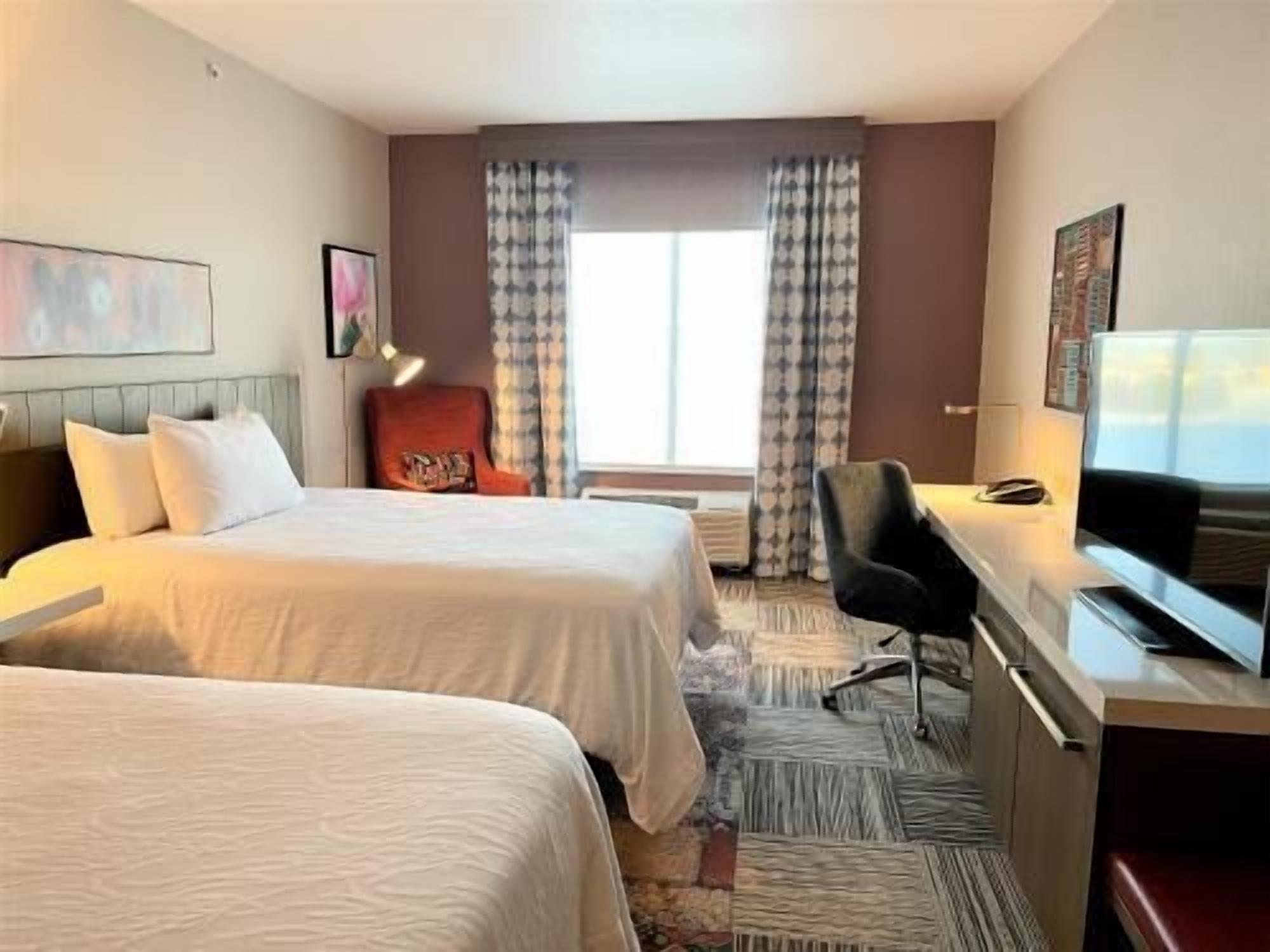 Premium bedding, in-room safe, desk, iron/ironing board
