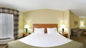 Desk, iron/ironing board, rollaway beds, free WiFi - Holiday Inn Express & Suites - Greenwood by IHG (Greenwood)
