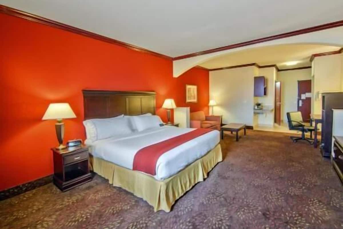 In-room safe, desk, iron/ironing board, free cots/infant beds