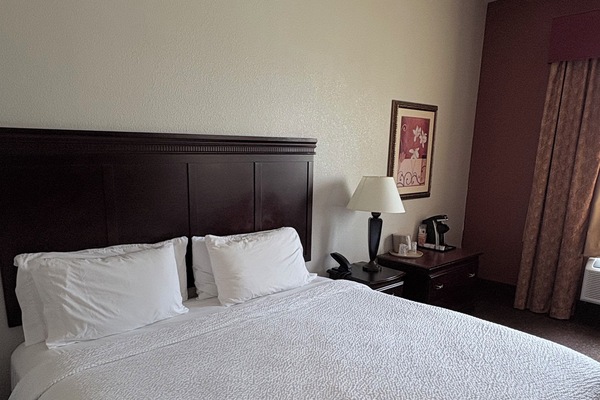 Room, 1 King Bed, Accessible, Non Smoking | In-room safe, desk, iron/ironing board, free cribs/infant beds