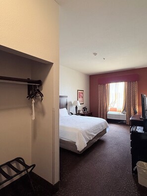 Standard Room, 1 King Bed, Non Smoking | In-room safe, desk, iron/ironing board, free cribs/infant beds - Country Inn & Suites by Radisson, Terrell (Terrell)