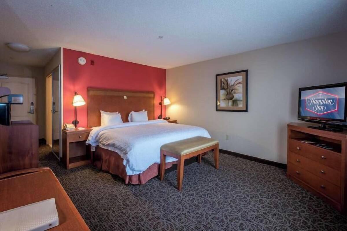 Blackout curtains, iron/ironing board, free cots/infant beds, free WiFi
