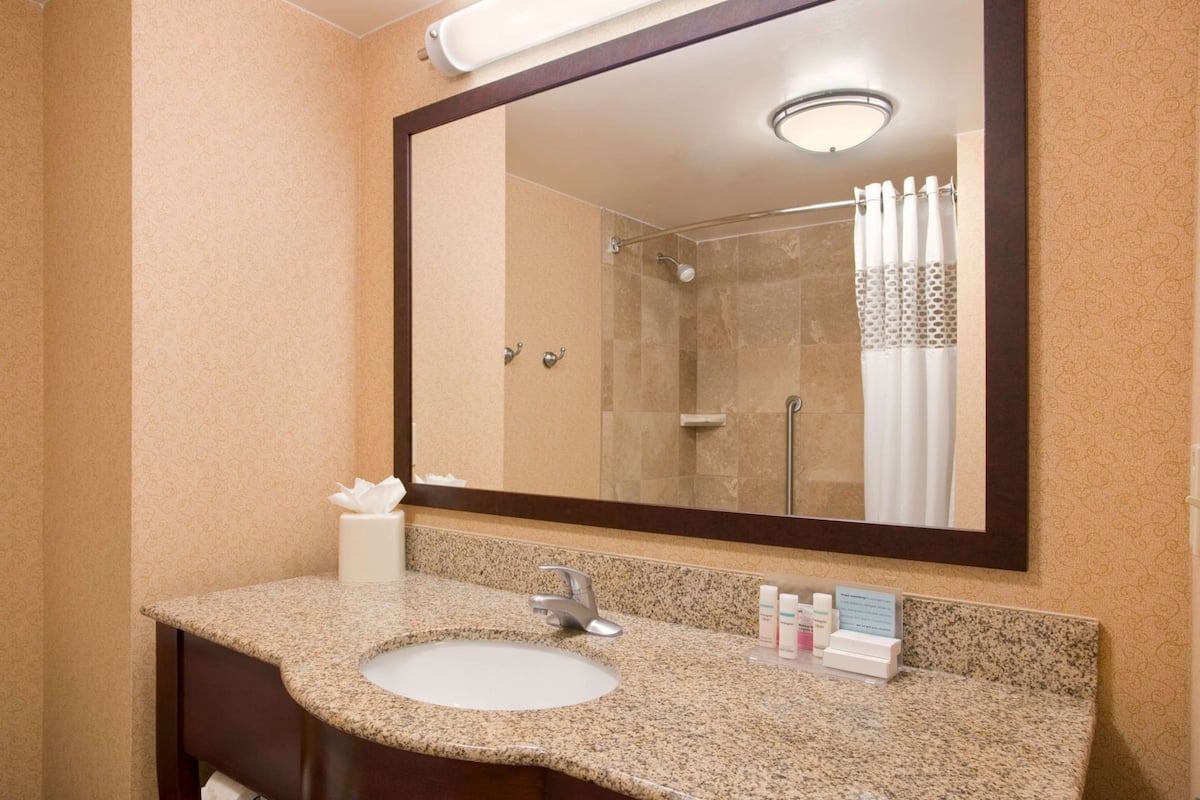 Salle de bain | Articles de toilette (gratuits), séchoir à cheveux, serviettes fournies