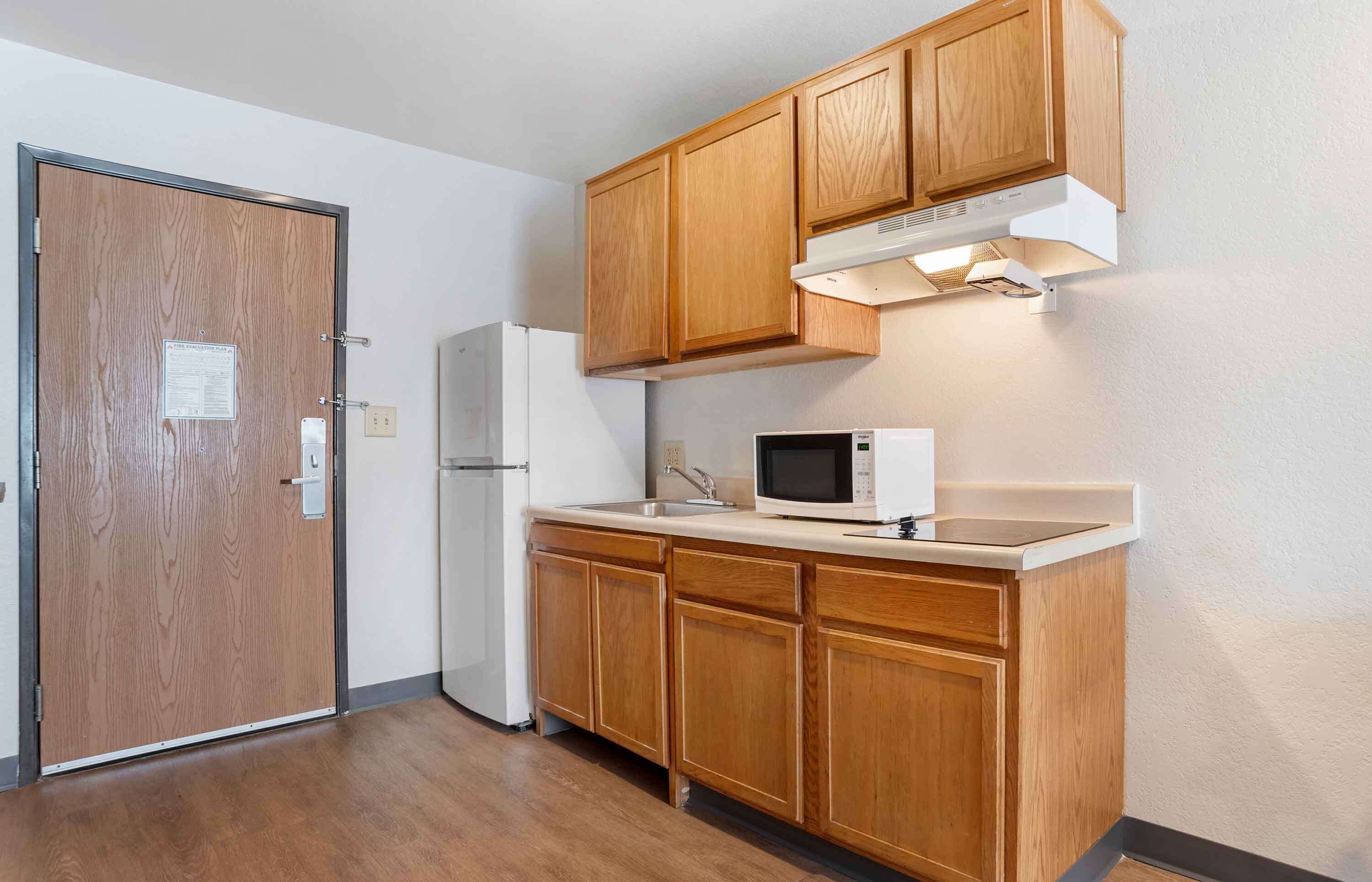 Työpöytä, silitysrauta/-lauta, ilmainen Wi-Fi, vuodevaatteet