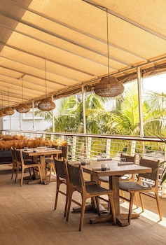 Restaurant at Hotel June West L.A., a Member of Design Hotels