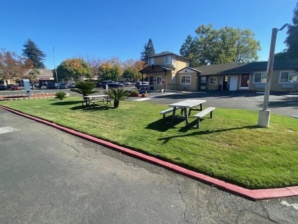 Property grounds - North Bay Inn Santa Rosa (Santa Rosa)