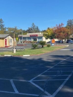 Property grounds - North Bay Inn Santa Rosa (Santa Rosa)
