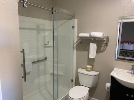 Shower, hair dryer, towels. North Bay Inn Santa Rosa