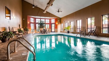 Indoor pool, pool loungers