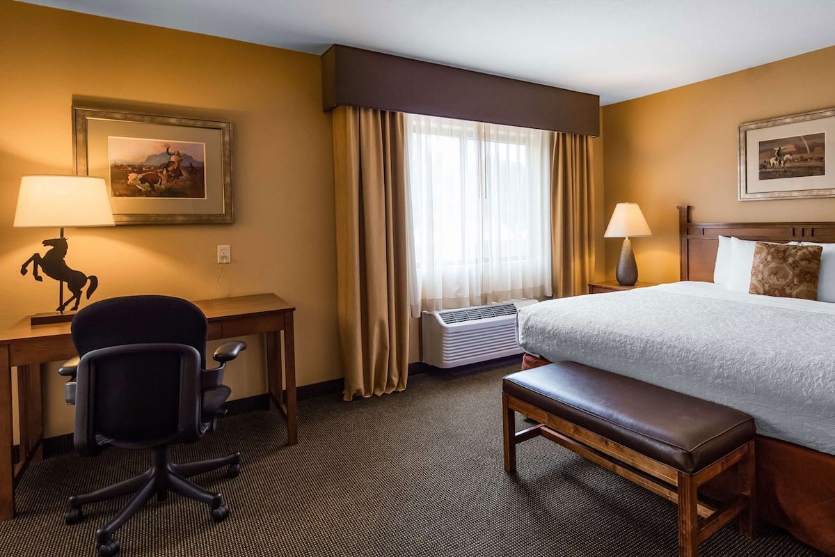 In-room safe, desk, iron/ironing board, cribs/infant beds