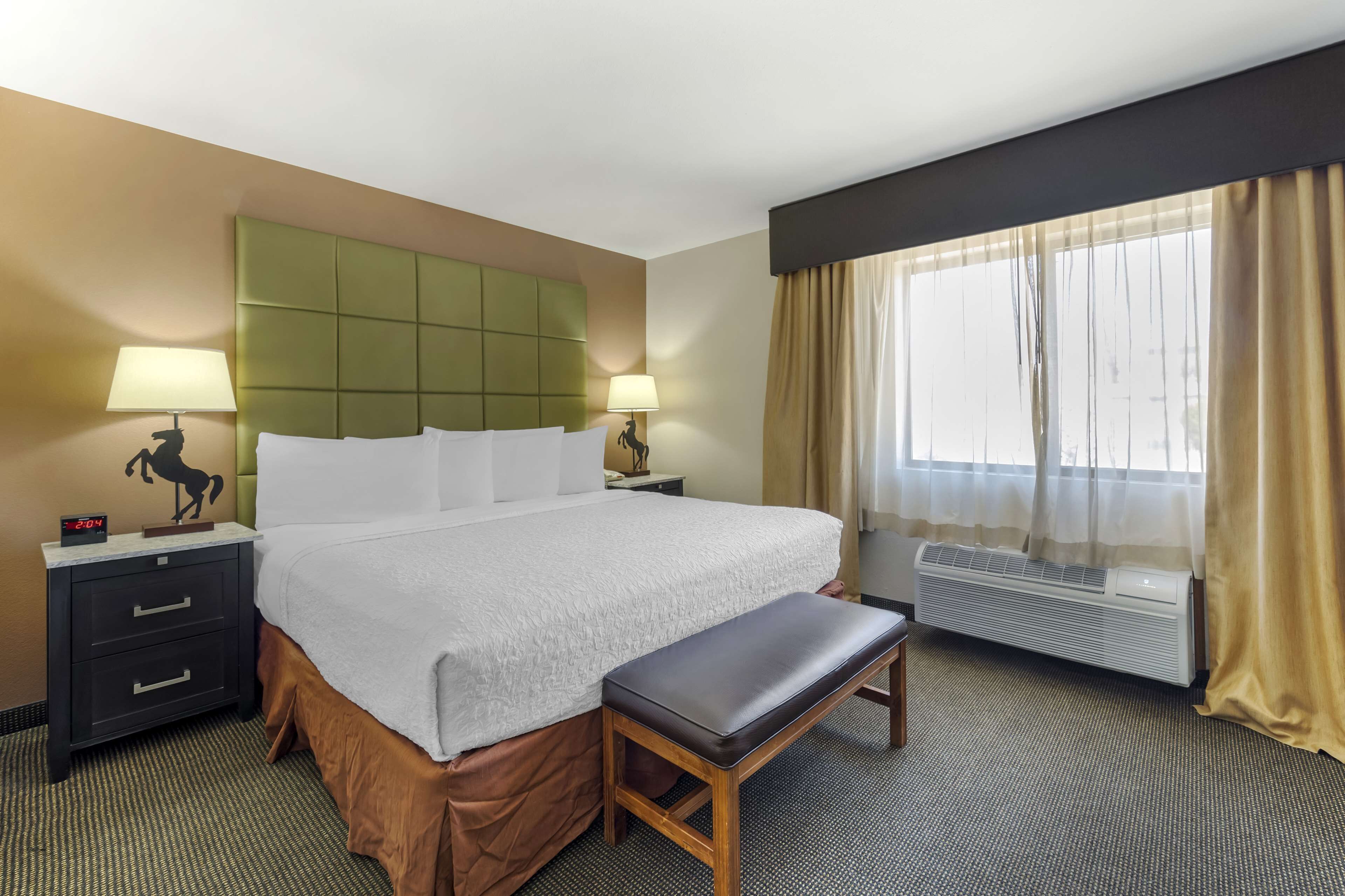 standard room, 1 king bed, non smoking, balcony | in-room safe, desk, iron/ironing board, cots/infant beds