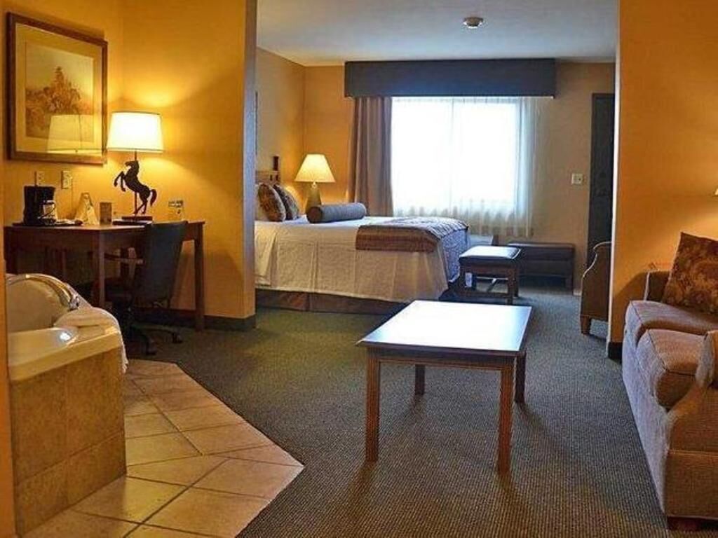 In-room safe, desk, iron/ironing board, cribs/infant beds