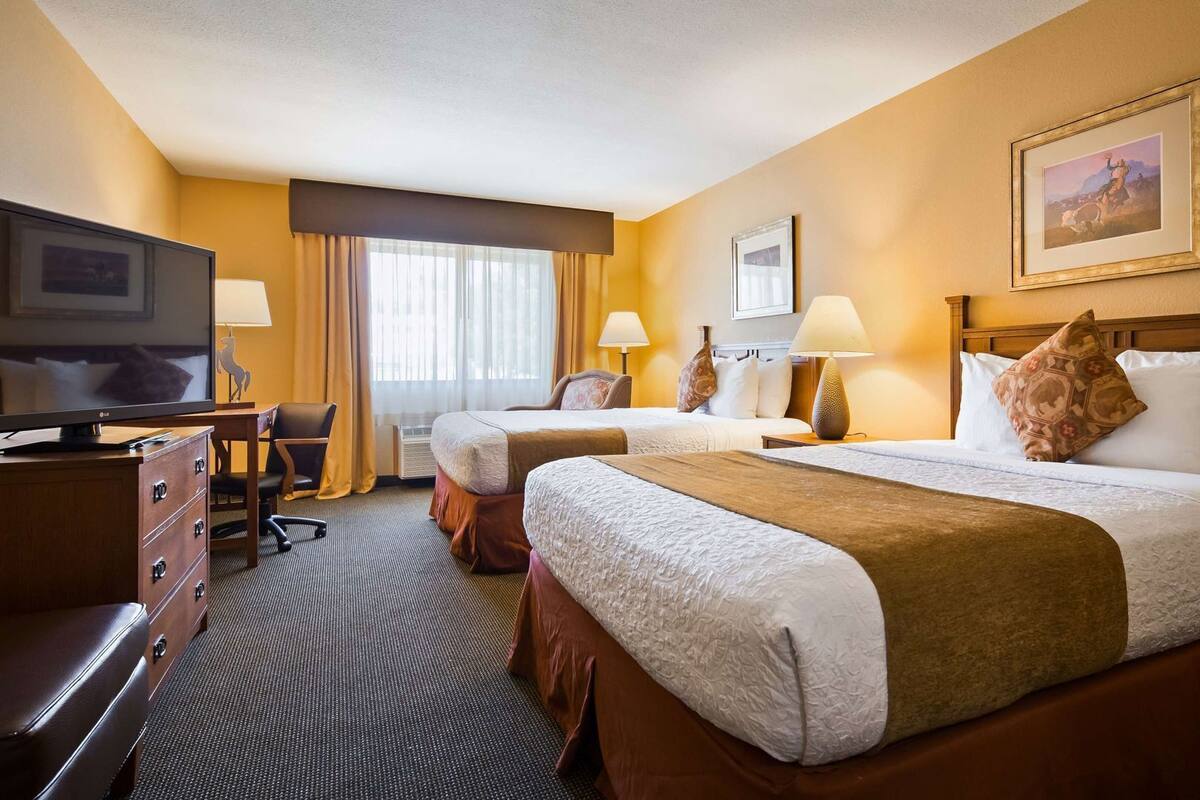 In-room safe, desk, iron/ironing board, cribs/infant beds