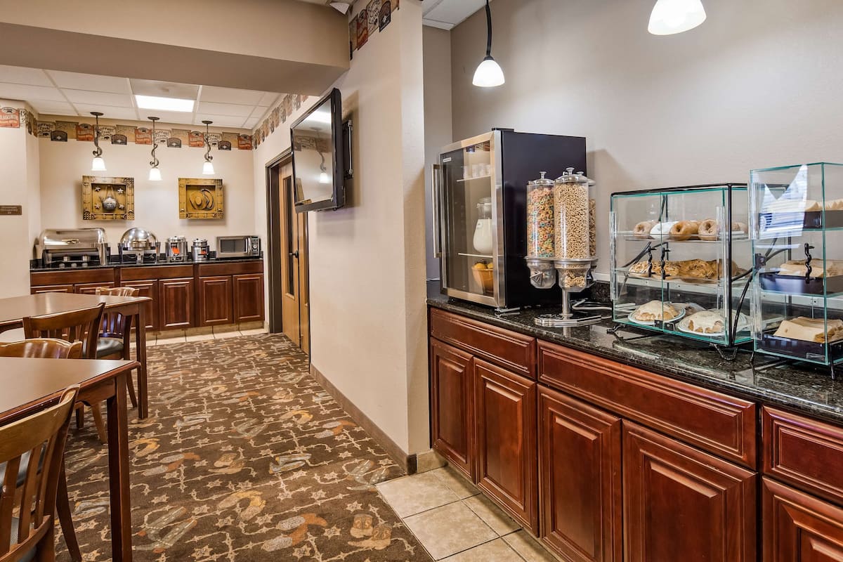 free daily full breakfast