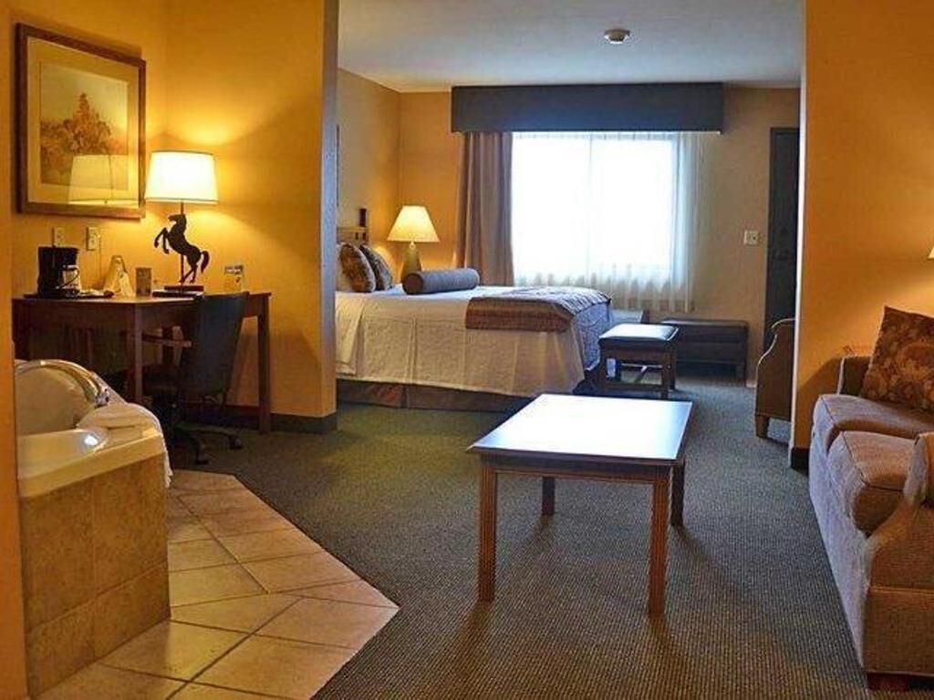 In-room safe, desk, iron/ironing board, cribs/infant beds