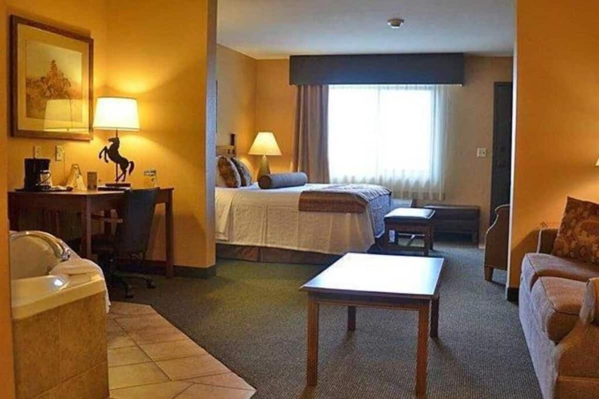 In-room safe, desk, iron/ironing board, cribs/infant beds