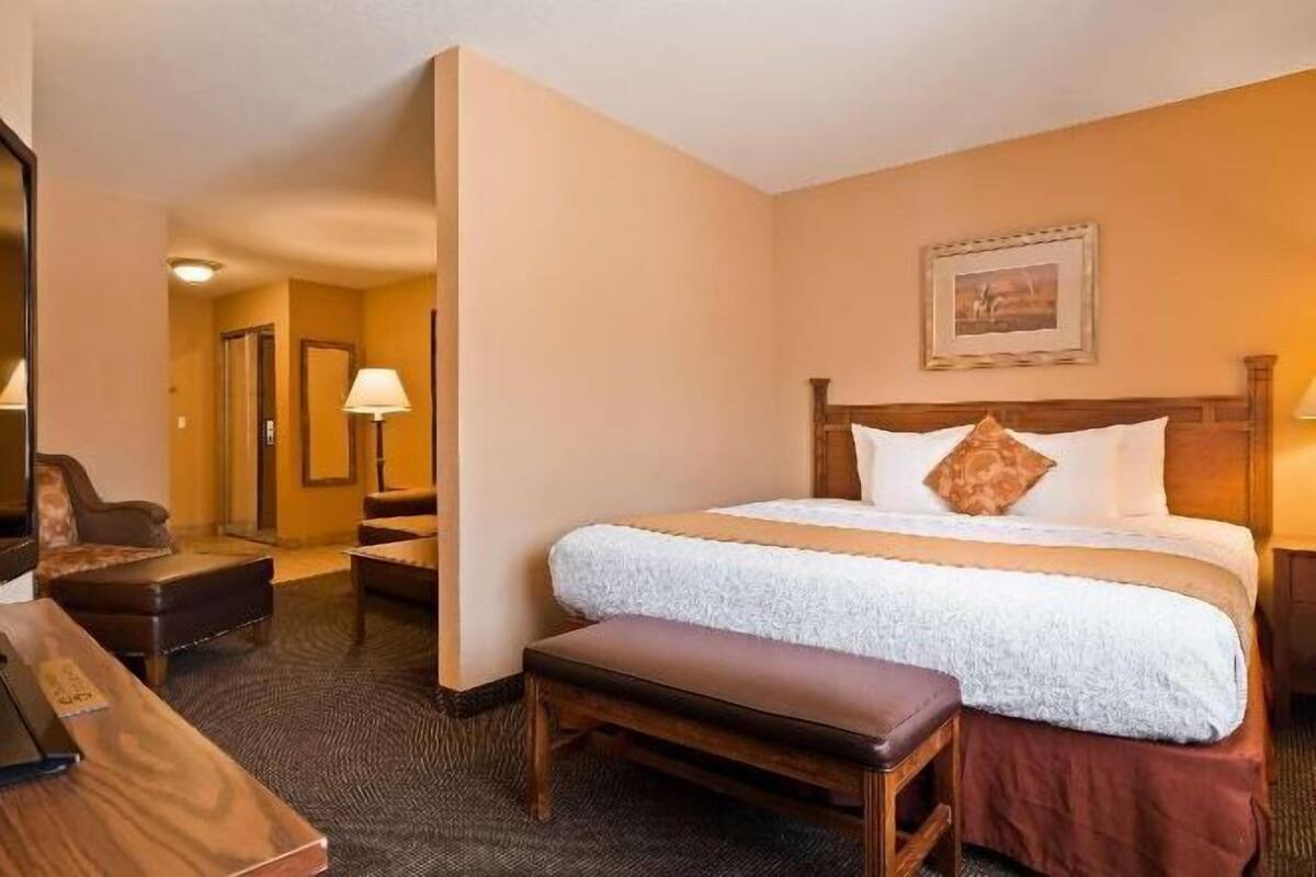 In-room safe, desk, iron/ironing board, cots/infant beds