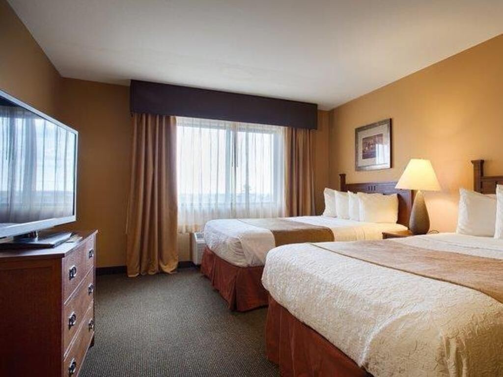 In-room safe, desk, iron/ironing board, cribs/infant beds