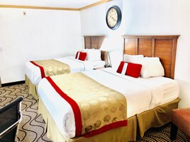 Ropa de cama de alta calidad y caja de seguridad en la habitación 